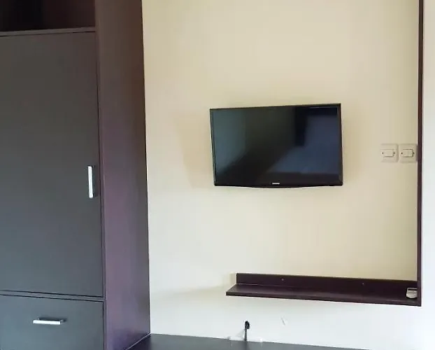 Eddys & Guest house